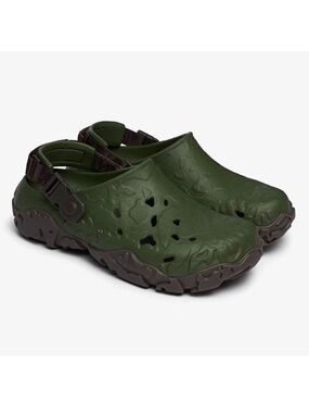 Crocs All-Terrain Atlas Clogs Unisex Women’s 8 / Men’s 6 in Army Green